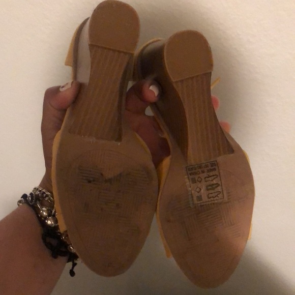 Yellow wedges - Picture 3 of 3